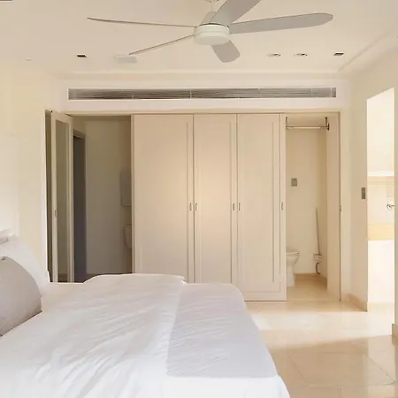 House Konus In * Páros